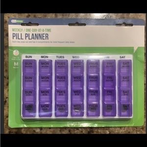 New!! EzyDose One-Day-At-A-Time Weekly Organizer.Color: Purple